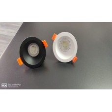 Spot encastrable orientable led en retrait.