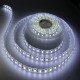 Le ruban LED Blanc Froid 60 LED/m est adhésif, flexible et non-waterproof.